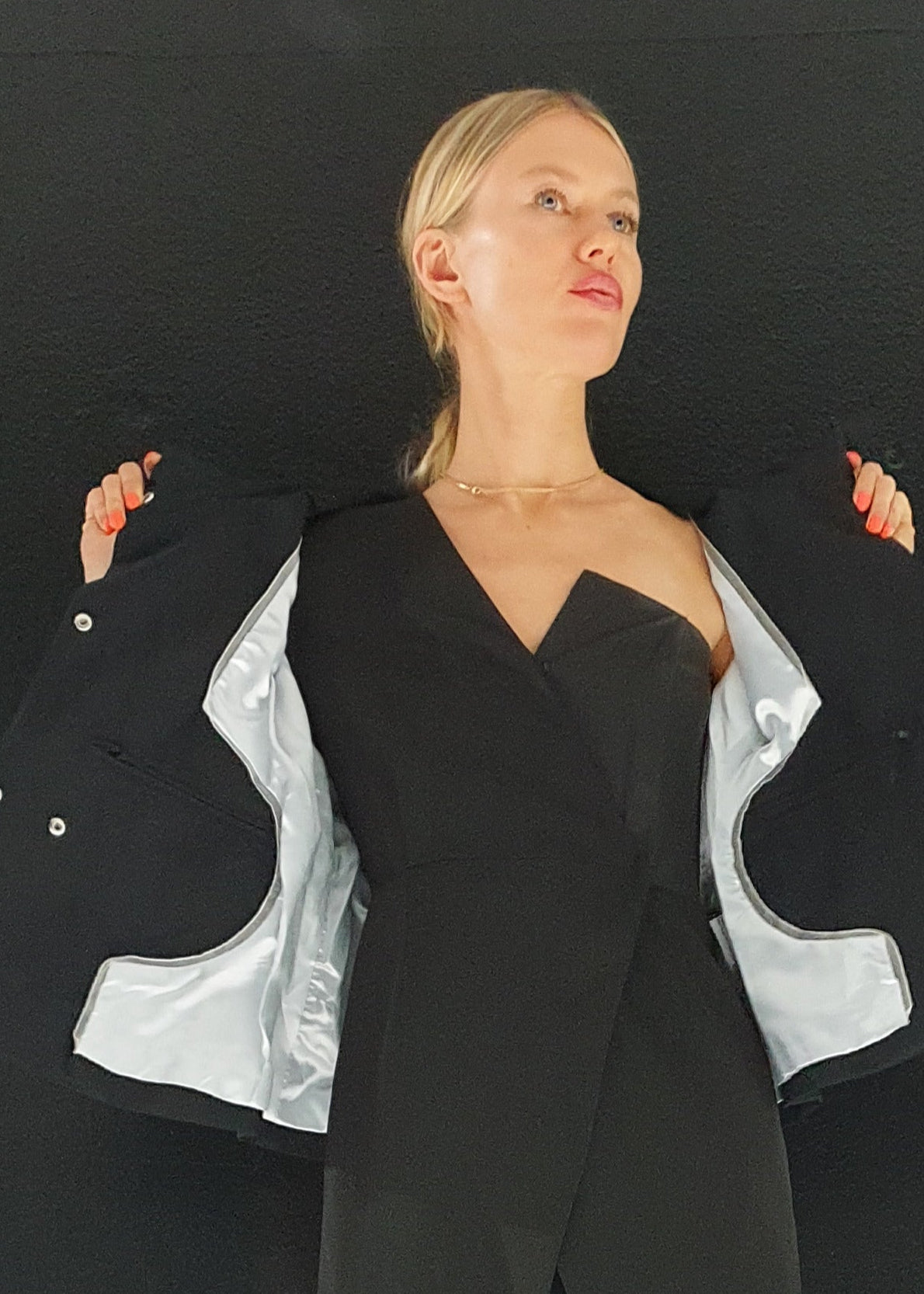 La giacca chic impermeabile nera Audrey
