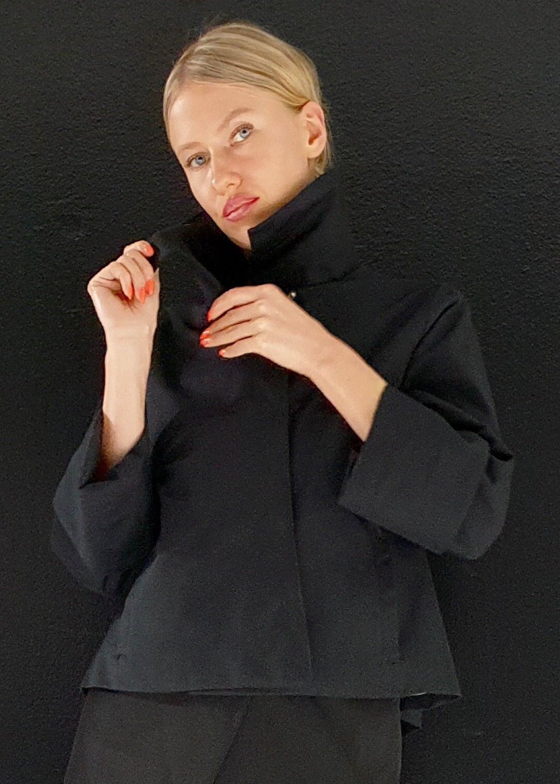 La giacca chic impermeabile nera Audrey