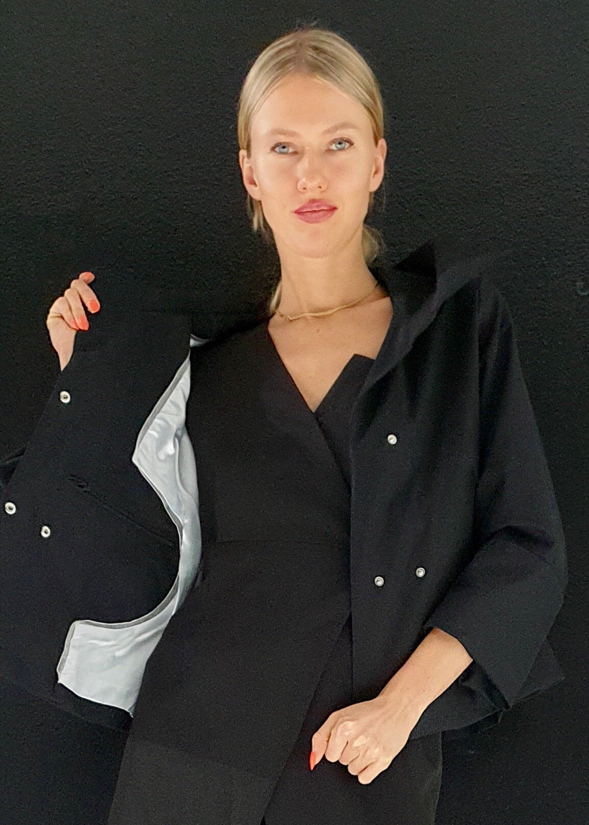 La giacca chic impermeabile nera Audrey