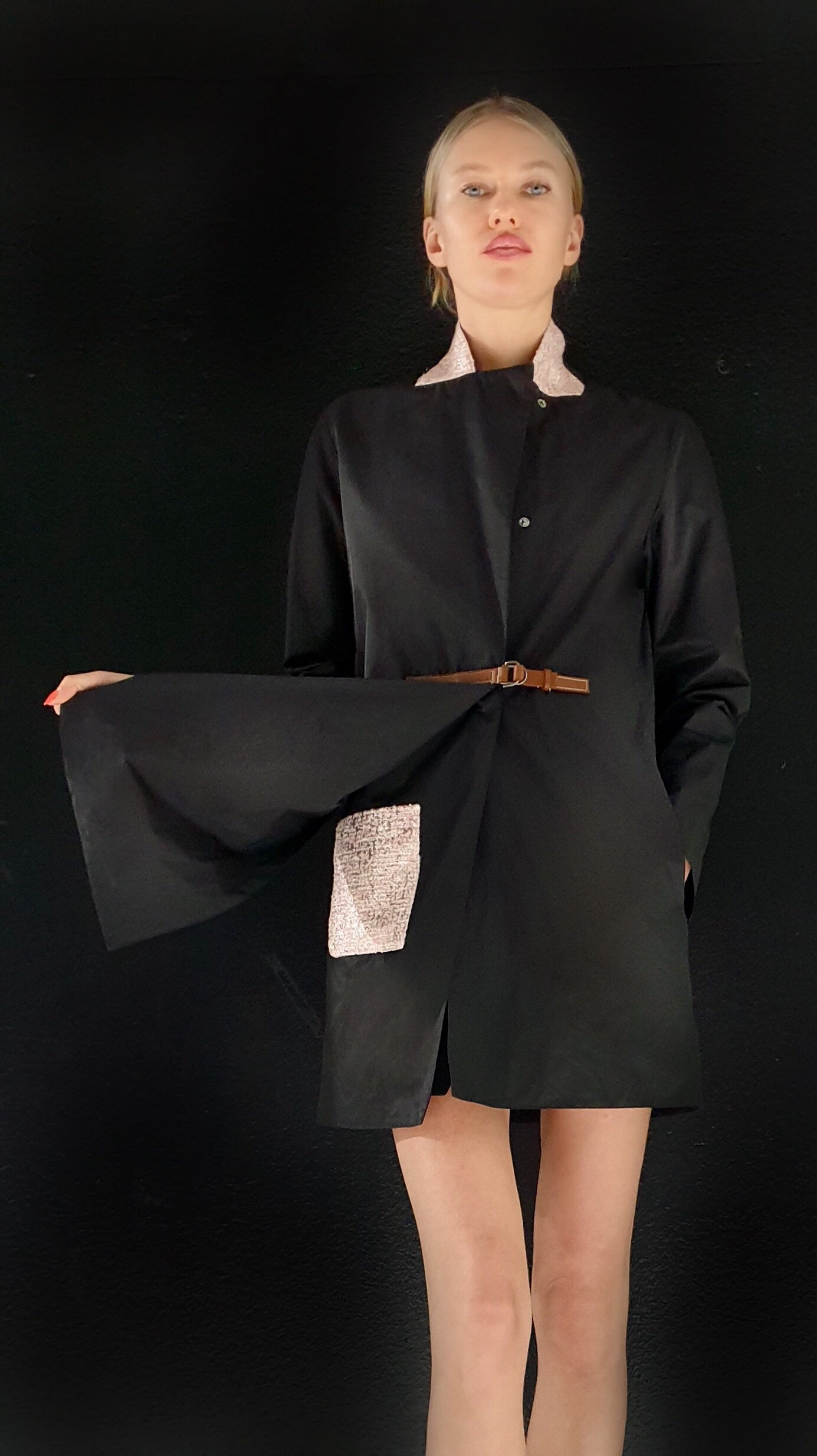 Il cappotto molto chic nero & tweed rosa Distante