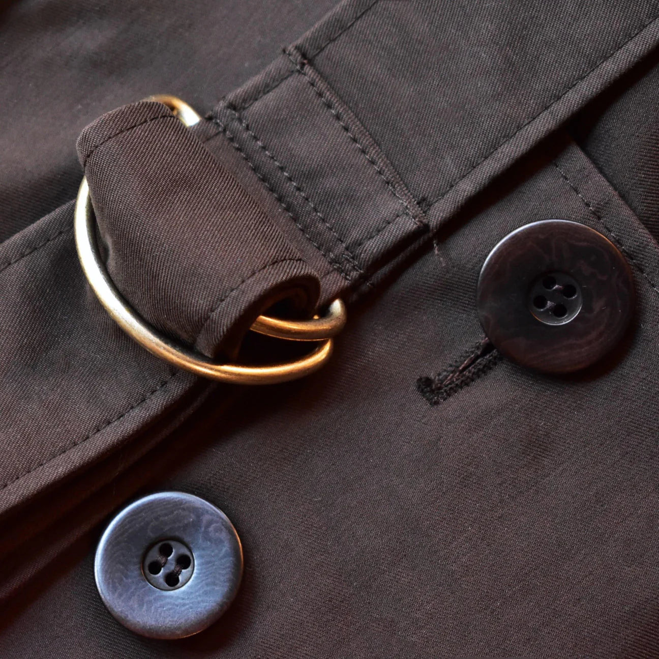 Il trench coat impermeabile cioccolato Adrienne