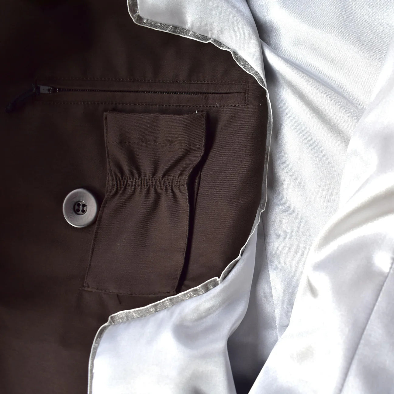 Il trench coat impermeabile cioccolato Adrienne