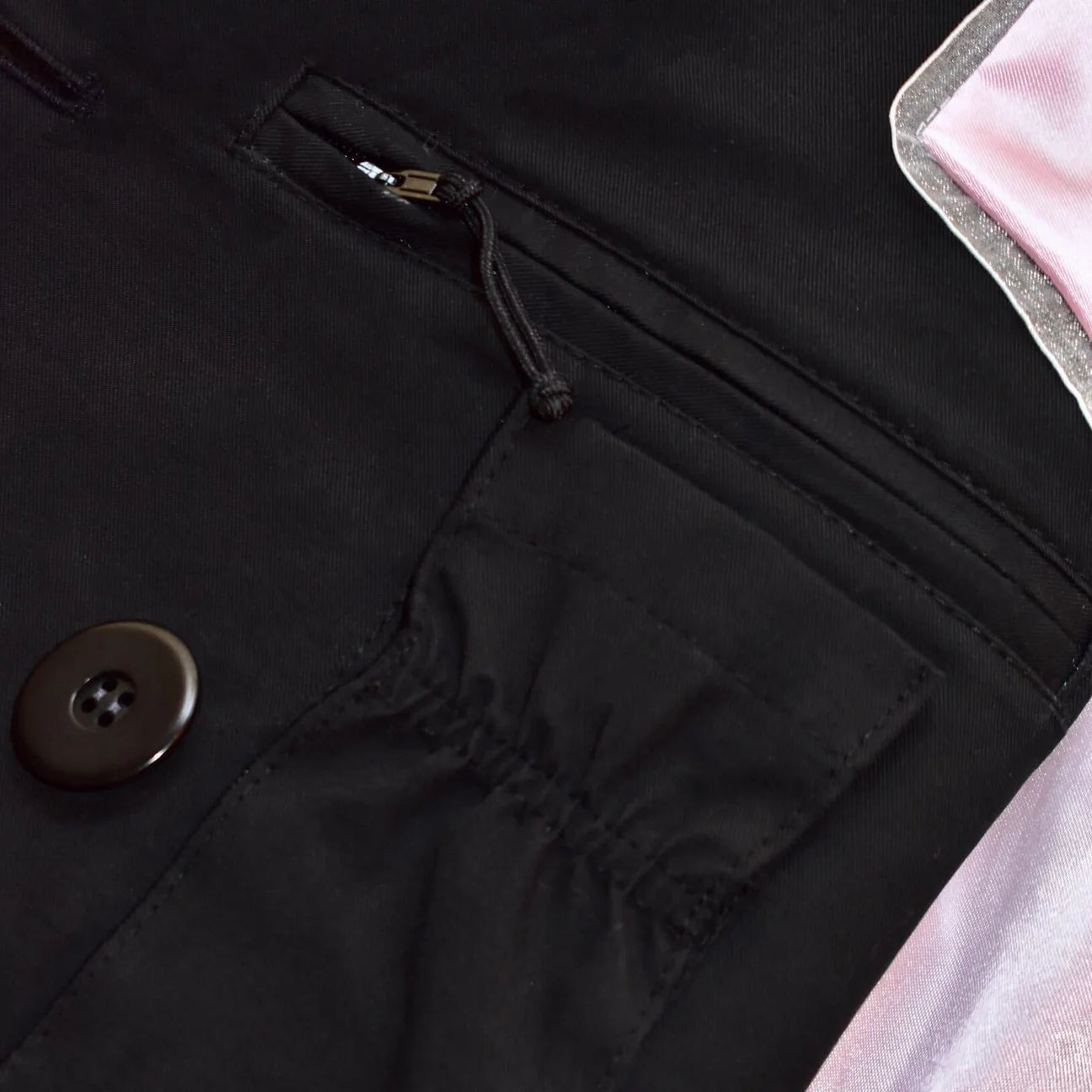 Il trench coat impermeabile nero Adrienne