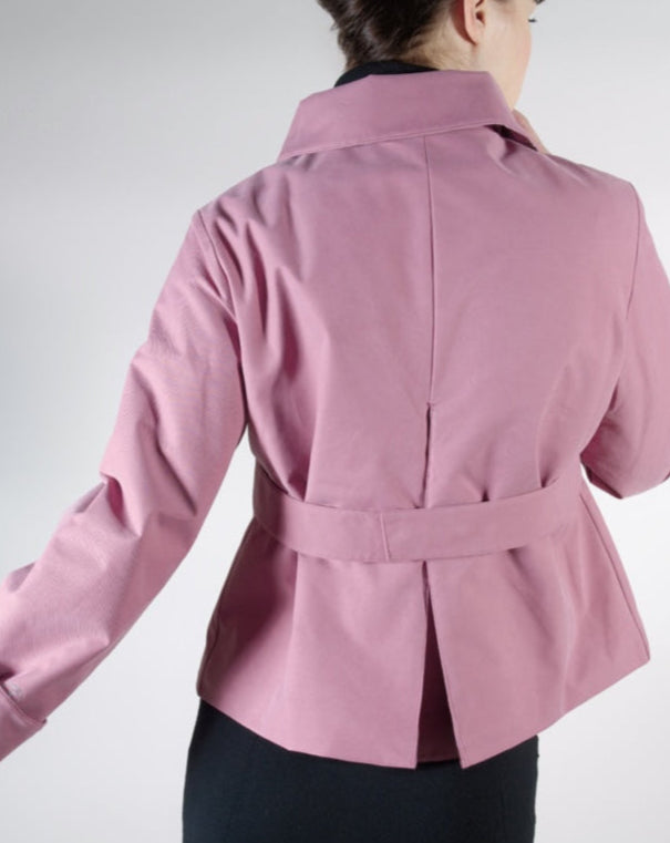 La giacca chic impermeabile nostalgia rosa Audrey