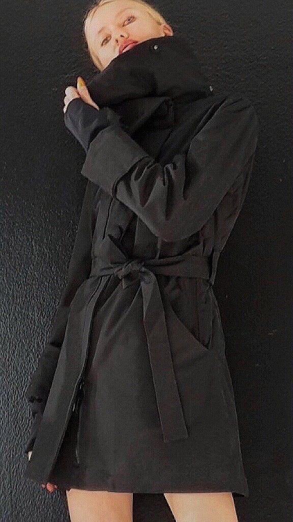 Il cappotto impermeabile elegante urbano nero Riding