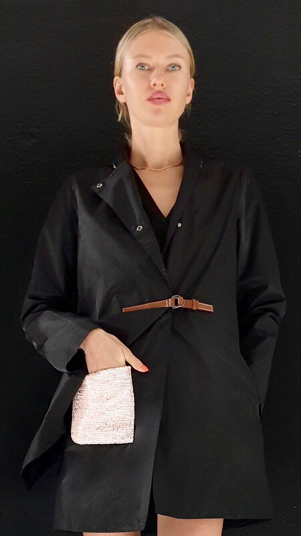 Il cappotto molto chic nero &amp; tweed rosa Distante