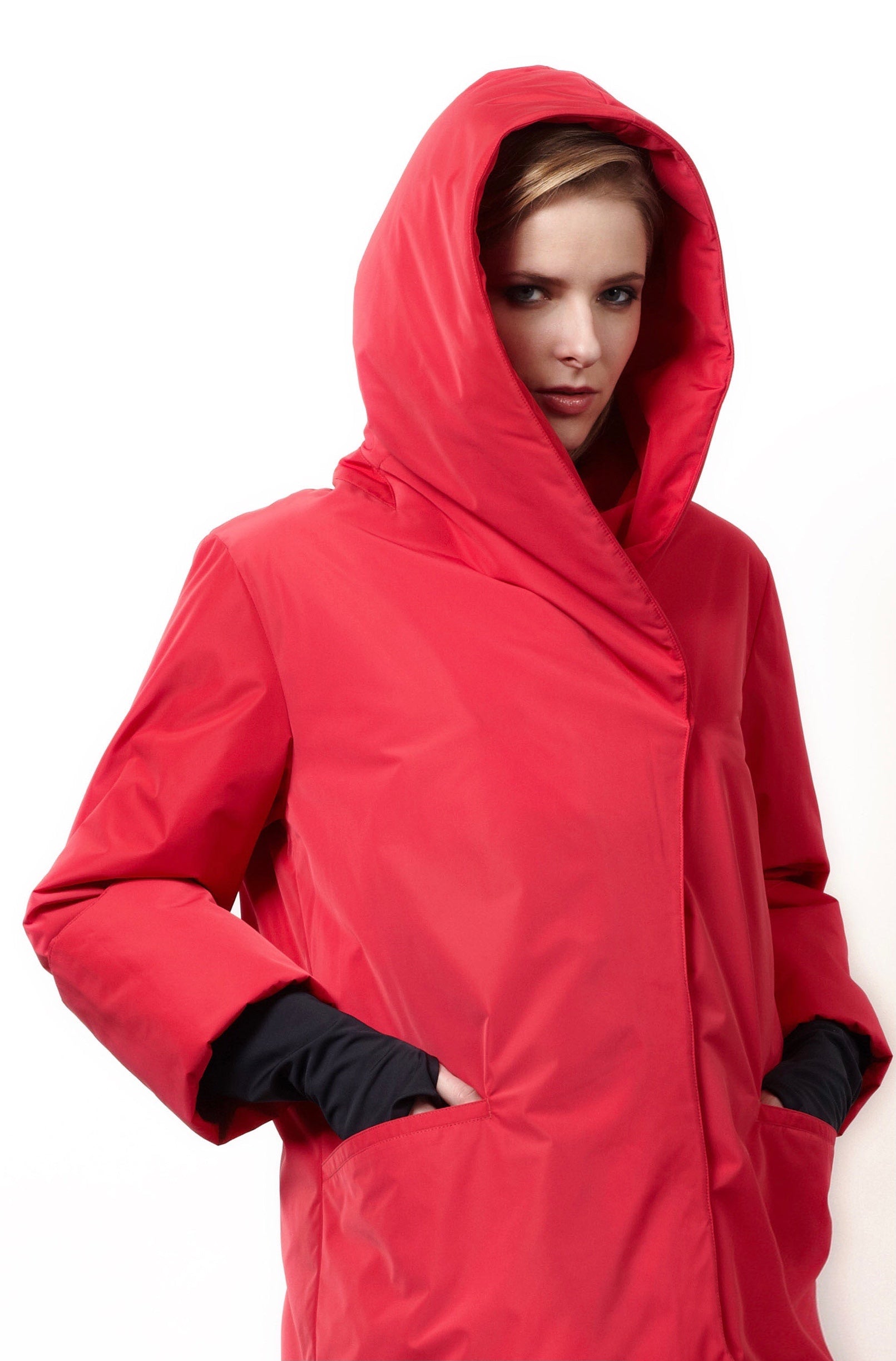 Il cappotto lungo rosso imbottito chic e impermeabile Eva