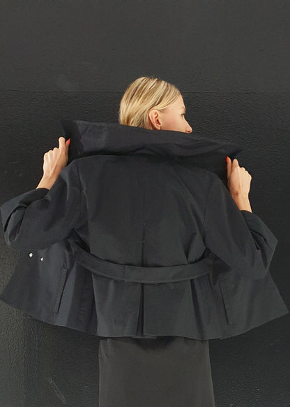 La giacca chic impermeabile nera Audrey