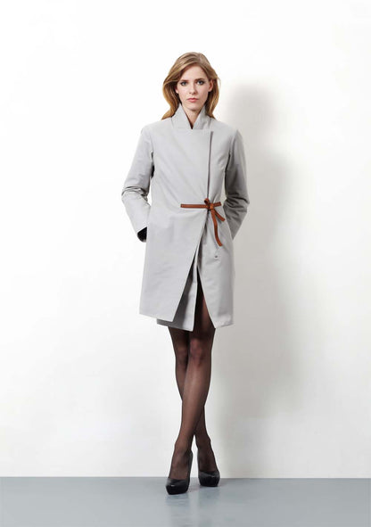 Il cappotto elegante invernale impermeabile grigio chiaro Proud