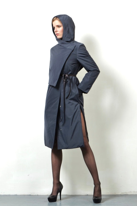 Il cappotto elegante invernale impermeabile lungo grigio grafite Excess